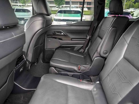 Used 2024 Lexus GX 550 w/ Accessory Package (Z1) AWD/4WD image 18