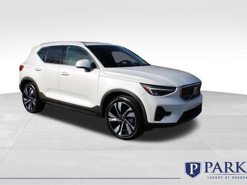 Used 2023 Volvo XC40 B4 Plus w/ Protection Package image 1