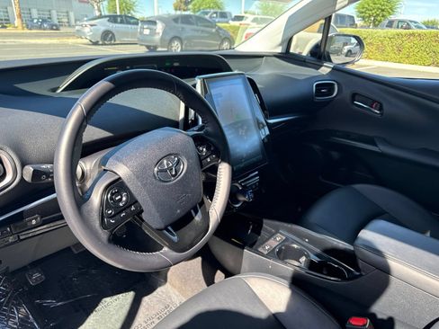 Used 2022 Toyota Prius Prime XLE FWD image 16