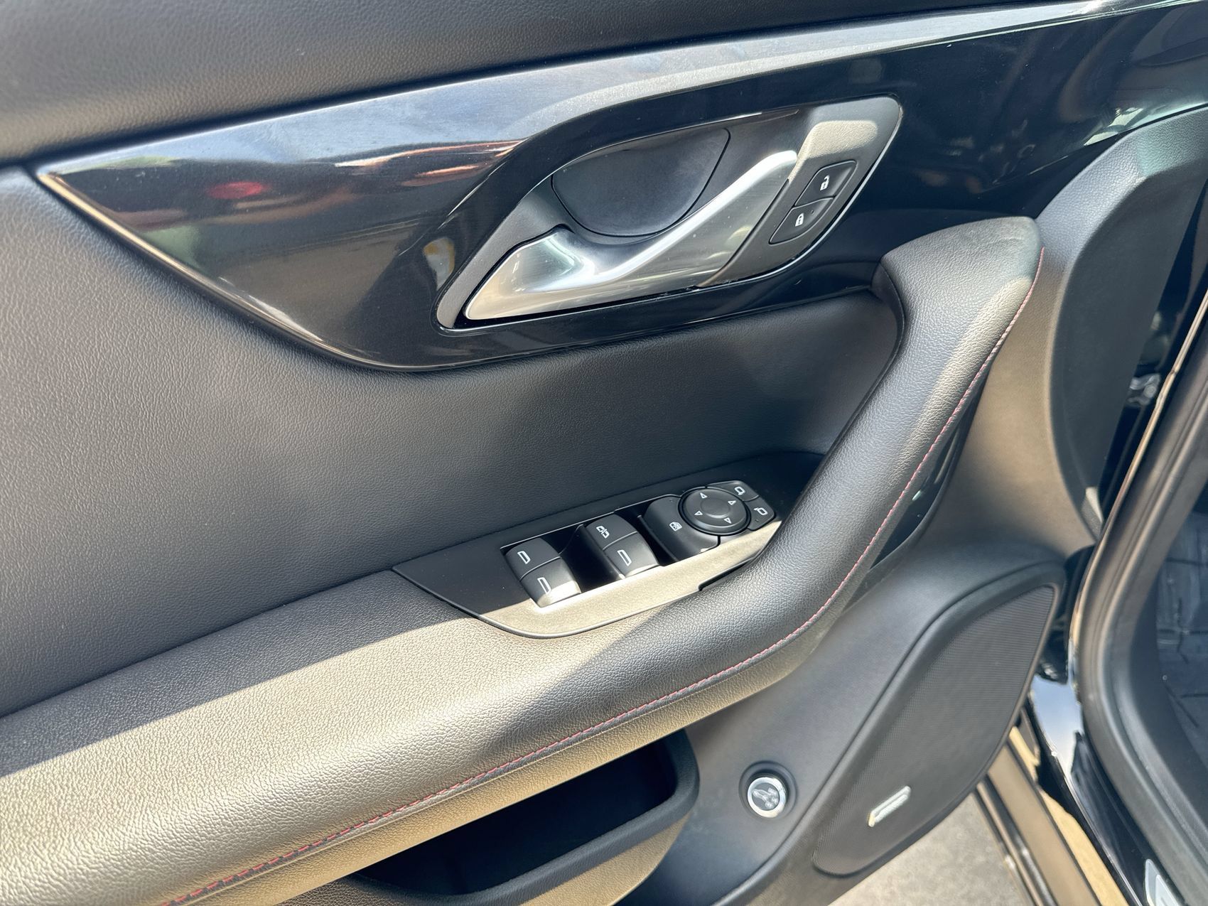 Used 2025 Chevrolet Blazer RS FWD image 13