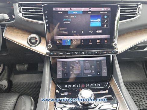 Used 2023 Jeep Grand Wagoneer Series II AWD/4WD image 15