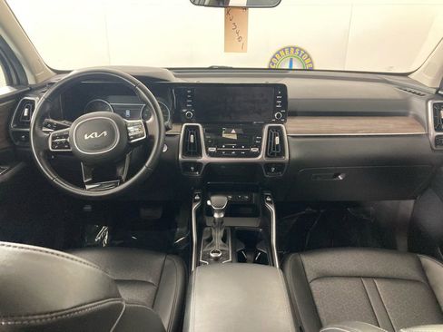 Used 2023 Kia Sorento S image 7