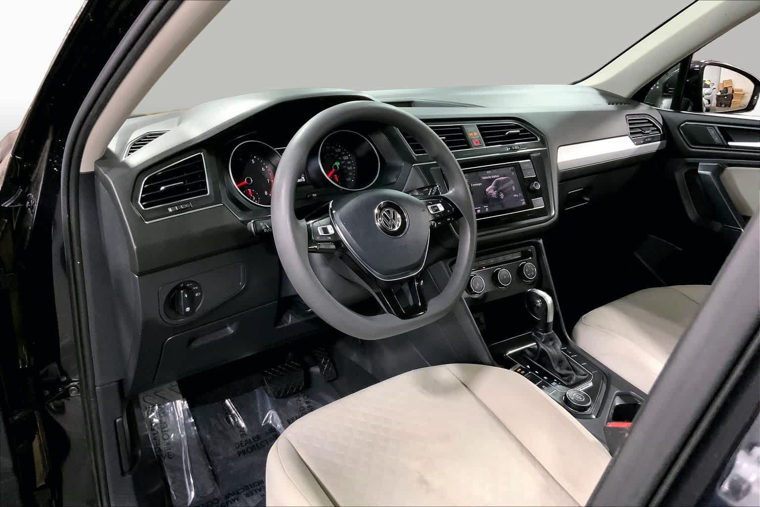 Used 2018 Volkswagen Tiguan S w/ 3rd Row Seat Package AWD/4WD image 18