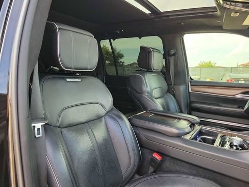 Used 2023 Jeep Grand Wagoneer Series II AWD/4WD image 18