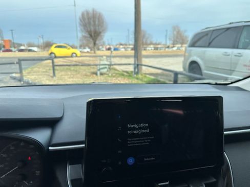 Used 2025 Toyota Corolla LE image 18