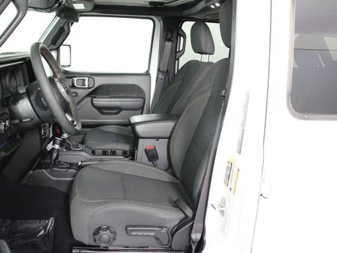 Used 2024 Jeep Wrangler Unlimited image 30