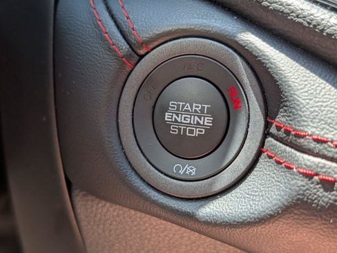 Used 2025 Dodge Durango GT AWD/4WD image 27