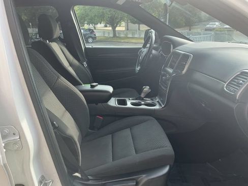 Used 2021 Jeep Grand Cherokee Laredo w/ Security & Convenience Group AWD/4WD image 34