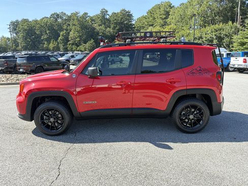 Used 2023 Jeep Renegade Latitude AWD/4WD image 4