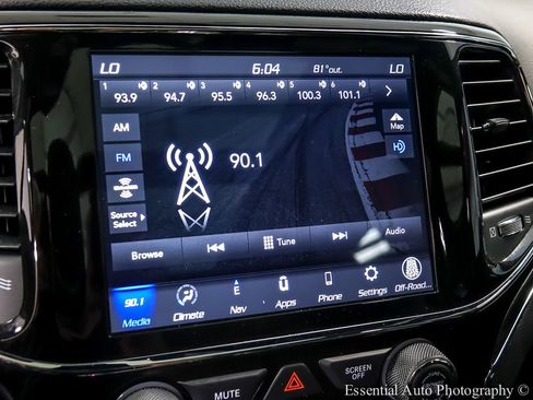 Used 2021 Jeep Grand Cherokee Limited w/ Sun & Sound Group image 15