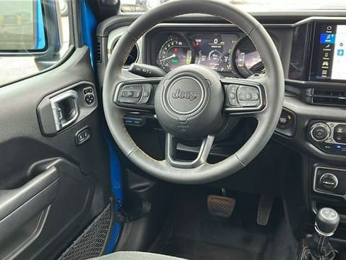 Used 2024 Jeep Wrangler Unlimited w/ Convenience Group AWD/4WD image 25