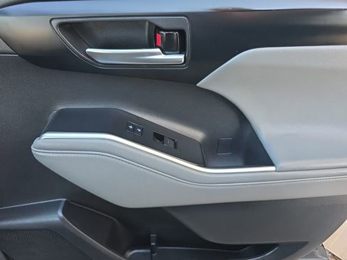 Used 2022 Toyota Highlander XLE image 22