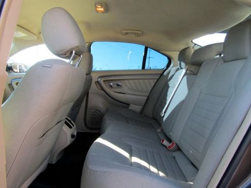 Used 2016 Ford Taurus SE image 25