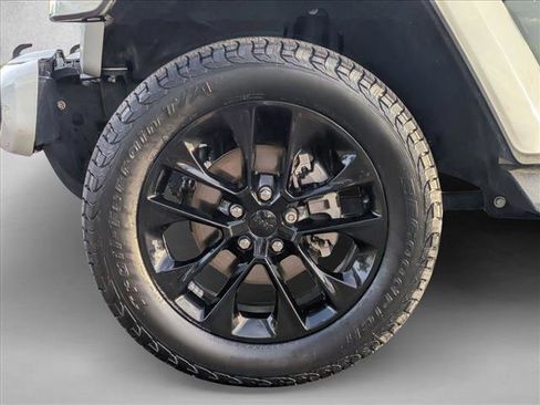 Used 2021 Jeep Wrangler Unlimited Sahara image 24