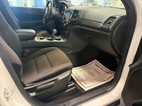 Certified 2019 Jeep Grand Cherokee Laredo AWD/4WD image 28