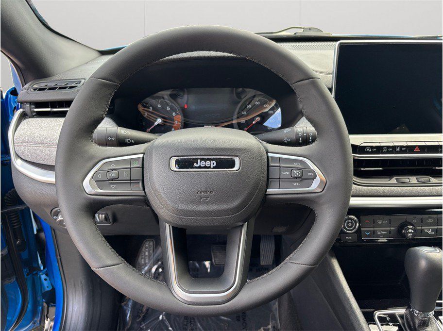 Used 2024 Jeep Compass Latitude AWD/4WD image 23