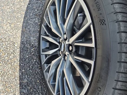 Used 2025 Cadillac XT4 Sport FWD image 29