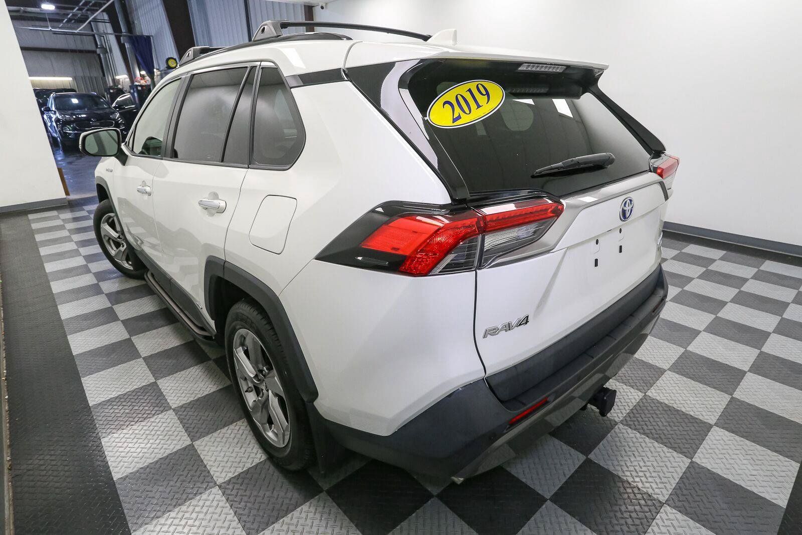 Used 2019 Toyota RAV4 Limited AWD/4WD image 10