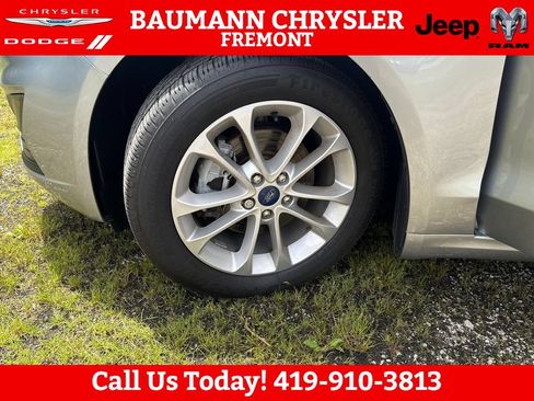 Used 2020 Ford Fusion SE FWD image 27