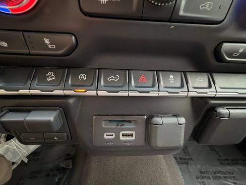 Used 2019 GMC Sierra 1500 SLT w/ X31 Off-Road Package AWD/4WD image 27