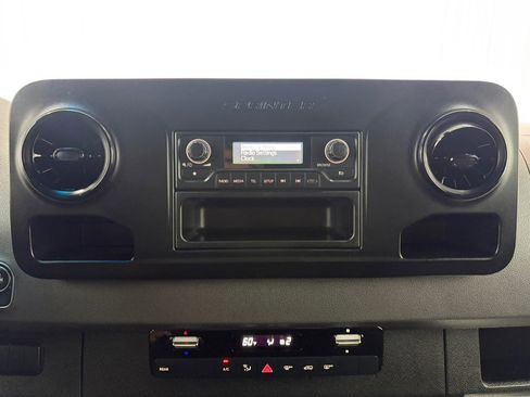 Used 2023 Mercedes-Benz Sprinter 2500 image 31