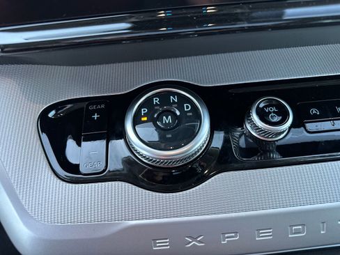 New 2025 Ford Expedition Active image 24