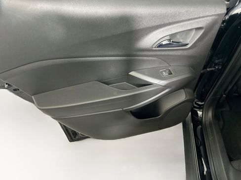 Used 2024 Chevrolet Trax RS w/ Sunroof Package FWD image 26
