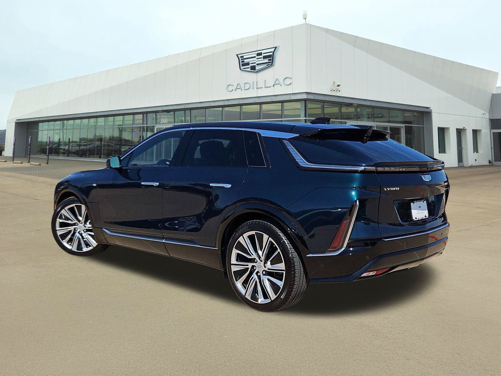 Certified 2025 Cadillac Lyriq Luxury w/ LPO, Floor Liner Package AWD/4WD image 4
