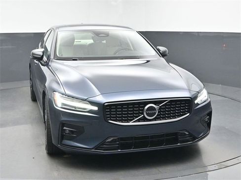 Used 2024 Volvo S60 B5 Core w/ Climate Package image 2