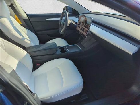 Used 2022 Tesla Model 3 Long Range AWD/4WD image 25