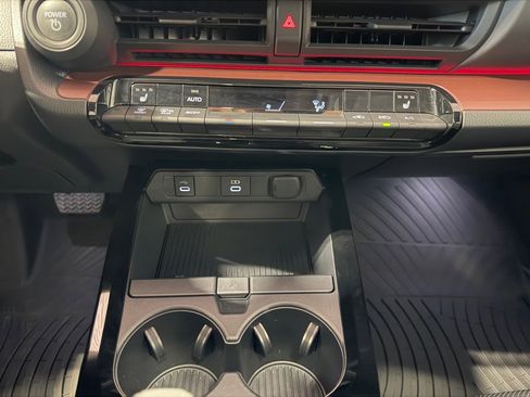 Used 2024 Toyota Prius Prime SE image 31