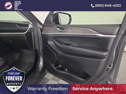 Used 2023 Jeep Grand Cherokee Limited RWD image 31