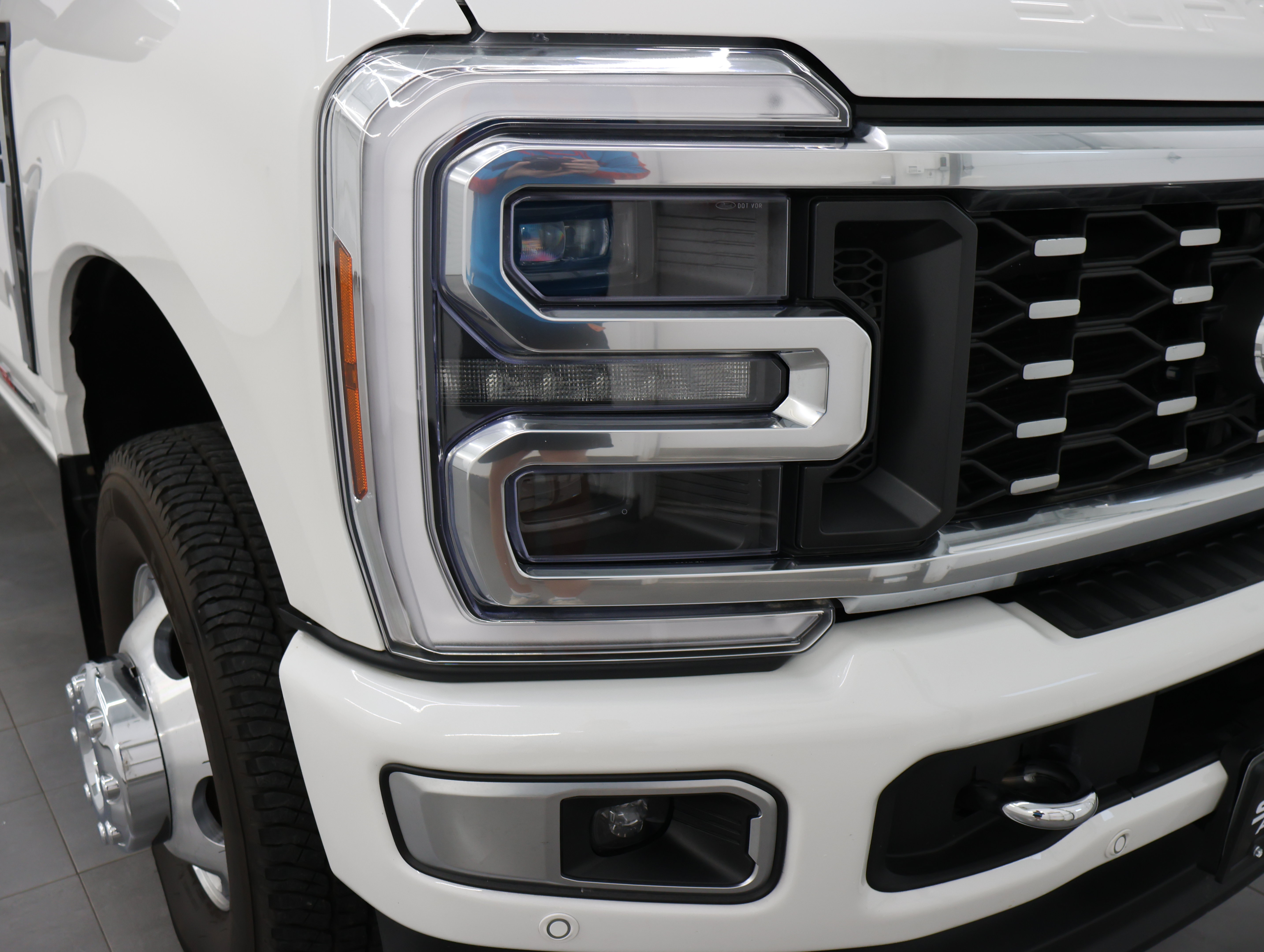 Used 2024 Ford F350 Limited w/ FX4 Off-Road Package AWD/4WD image 27