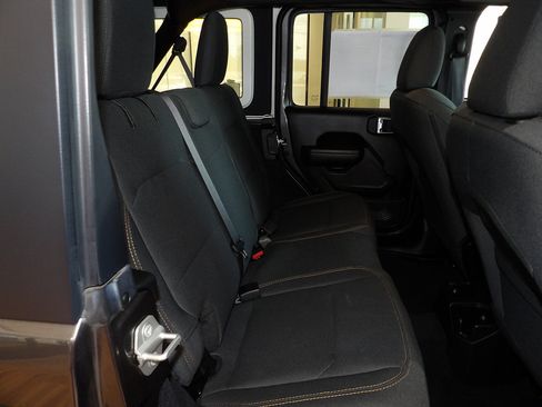 Used 2024 Jeep Wrangler Unlimited Sport AWD/4WD image 18