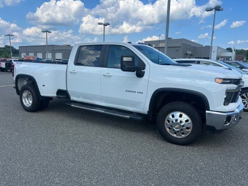 Used 2025 Chevrolet Silverado 3500 LT w/ Safety Package AWD/4WD image 2