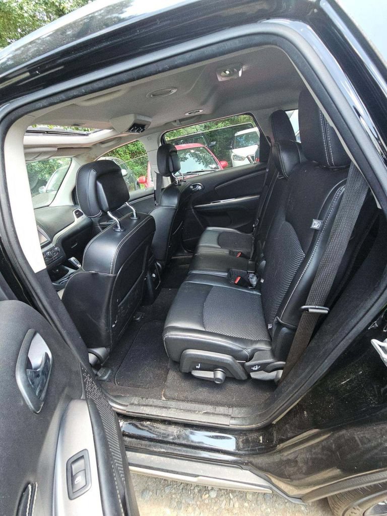 Used 2020 Dodge Journey Crossroad FWD image 4