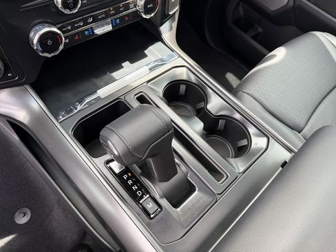 Used 2025 Ford F150 Lariat AWD/4WD image 39