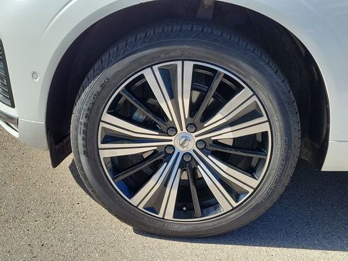 Used 2023 Volvo XC60 B5 Plus image 9
