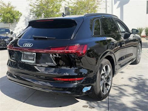 Used 2021 Audi e-tron Premium w/ Convenience Plus Package image 5