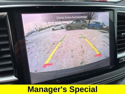 Used 2024 Chrysler Pacifica Touring image 24