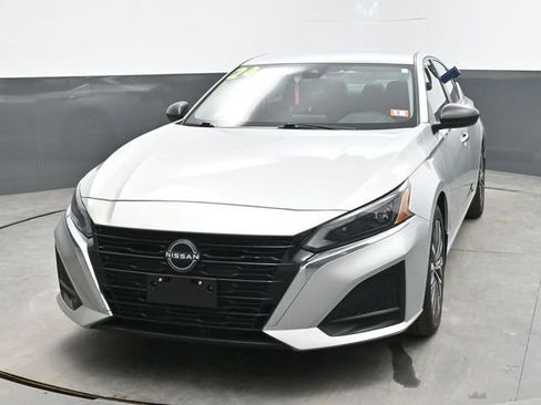 Used 2024 Nissan Altima 2.5 SV FWD image 2