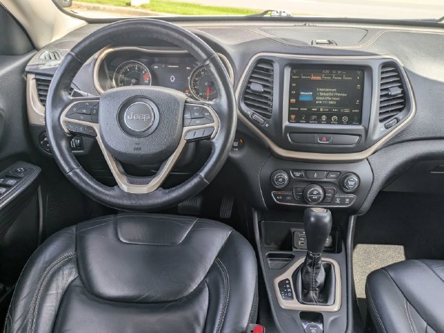 Used 2017 Jeep Cherokee Limited FWD image 29