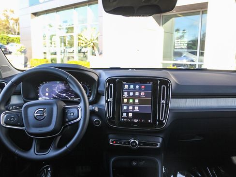 Used 2025 Volvo XC40 B5 Plus image 13