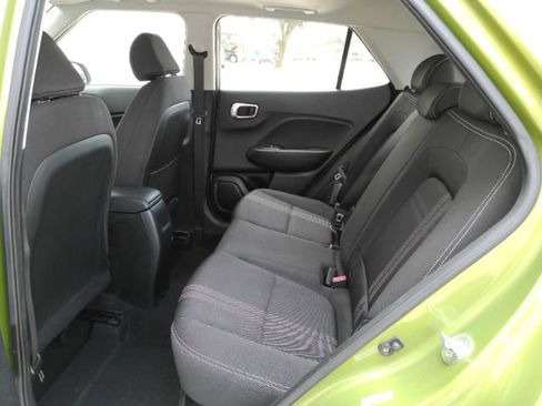 Used 2022 Hyundai Venue SEL FWD image 15