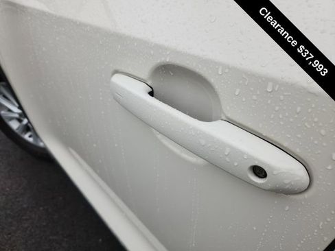Used 2024 Toyota Grand Highlander AWD image 17