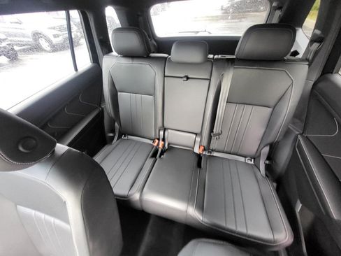 Used 2023 Volkswagen Tiguan SE R-Line FWD image 13