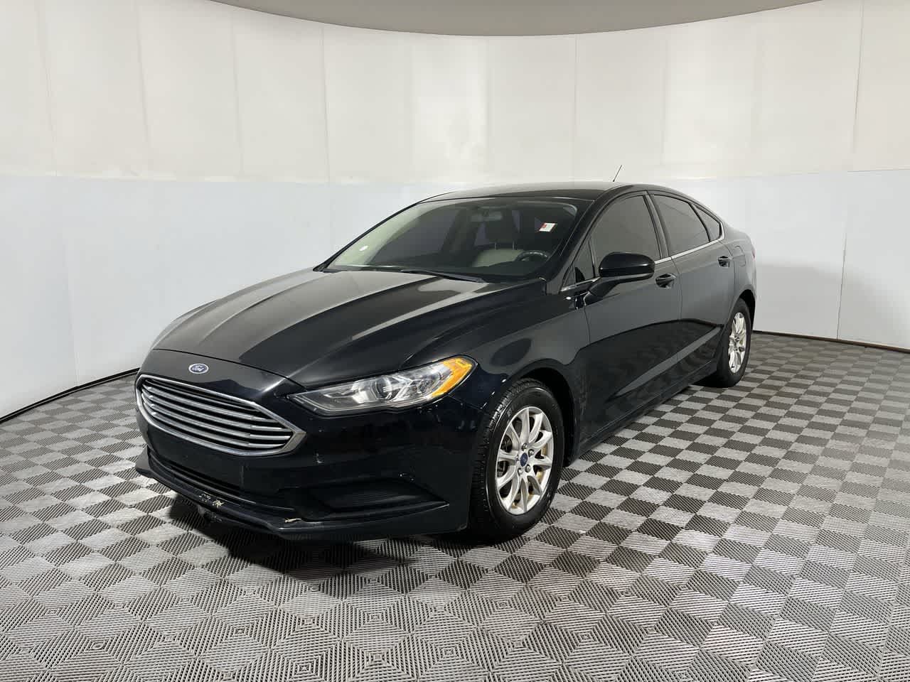 Used 2017 Ford Fusion S FWD image 4