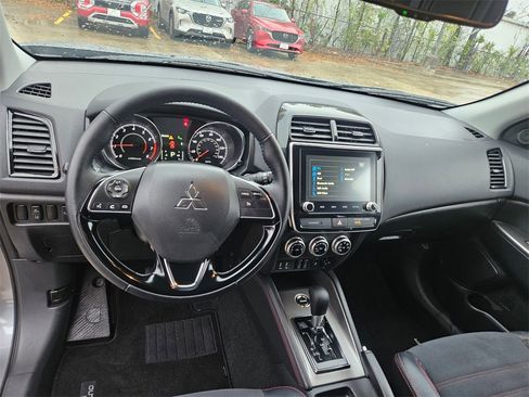Used 2025 Mitsubishi Outlander Sport SE image 15