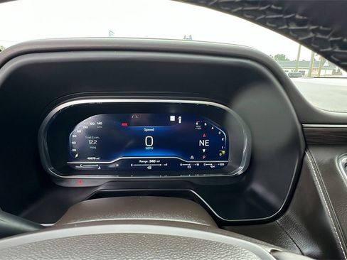 Certified 2023 Chevrolet Suburban LT w/ Luxury Package image 30