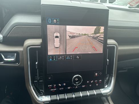 Used 2026 GMC Yukon Denali Ultimate AWD/4WD image 4